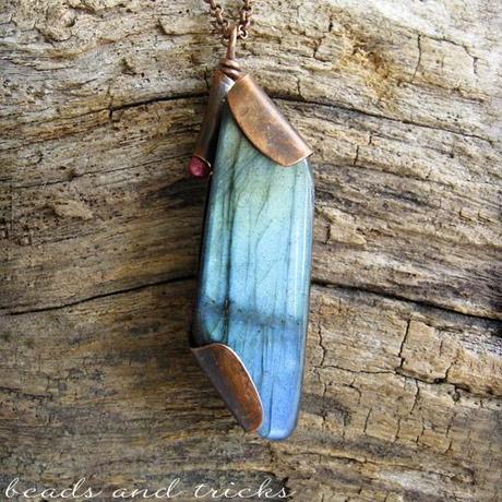 Pendente in rame e labradorite incastonata