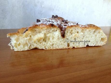 focaccia dolce a lievitazione naturale, con gocce di cioccolato