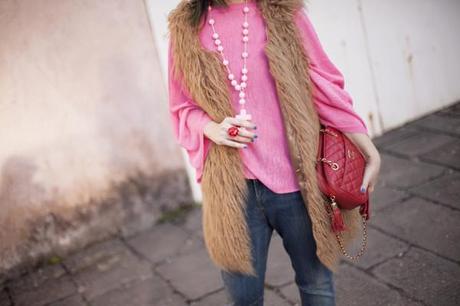 smilingischic, fashion blog, pink and red, spring, occhiali da sole Max & Co , outfit , dettagli collana handamade con croce, chanel vintage rossa 