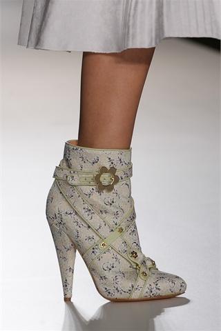 S/S 2013 fashion trends: floral embroidery