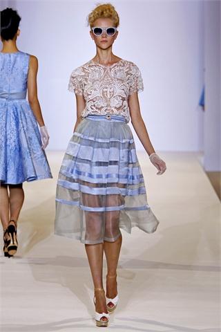 S/S 2013 fashion trends: floral embroidery