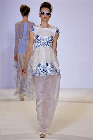 S/S 2013 fashion trends: floral embroidery