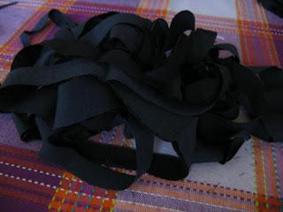 Da pantaloni a collana...(della serie:non si butta niente