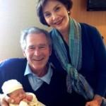 George e Laura Bush nonni per la prima volta: foto di Mila su Twitter