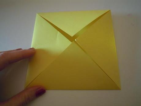 PESCE ORIGAMI
Questo pesciolino è facile da realizzare anche per...