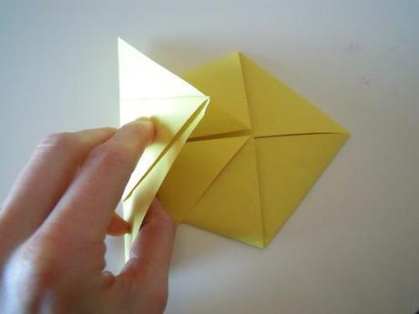 PESCE ORIGAMI
Questo pesciolino è facile da realizzare anche per...