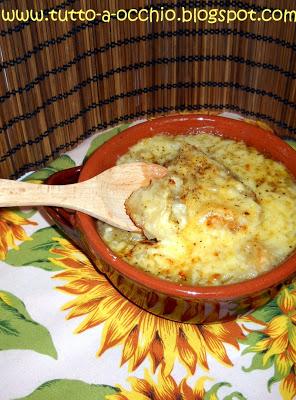 Francia - Soupe à l'oignon gratinée (zuppa di cipolle gratinata)