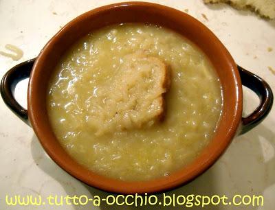 Francia - Soupe à l'oignon gratinée (zuppa di cipolle gratinata)