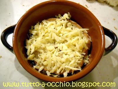 Francia - Soupe à l'oignon gratinée (zuppa di cipolle gratinata)