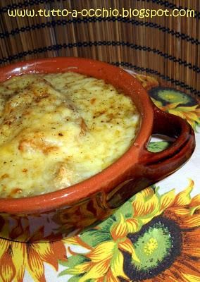 Francia - Soupe à l'oignon gratinée (zuppa di cipolle gratinata)