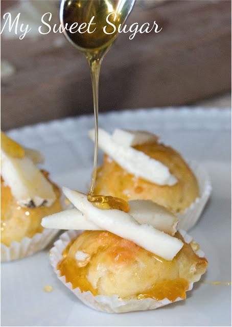 Mini muffin al pecorino di Pienza e miele