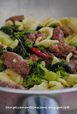 Orecchiette (al forno) con cime di rapa, salsiccia e patate