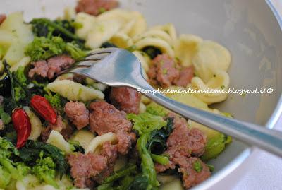 Orecchiette (al forno) con cime di rapa, salsiccia e patate