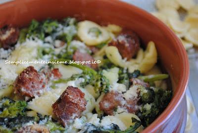 Orecchiette (al forno) con cime di rapa, salsiccia e patate