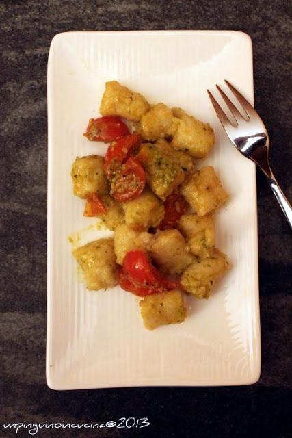 Gnocchi di miglio con pesto e pomodorini