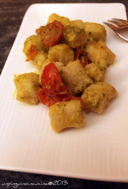 Gnocchi di miglio con pesto e pomodorini