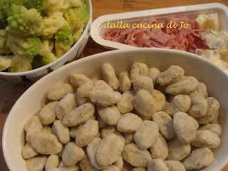 Gnocchi di patate e taragna con broccolo romanesco e prosciutto