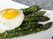 Uova asparagi formaggio
