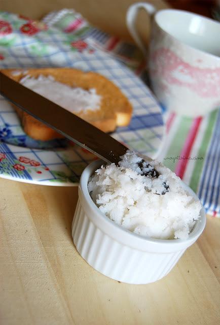 Homemade coconut butter (burro di cocco) 100% vegano