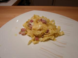 TAGLIATELLE PORRI E PANCETTA