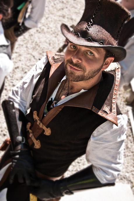 ARRIVA UNA NUOVA GRANDE MANIA NEL MODO DI VESTIRE: LO STEAMPUNK - 2014