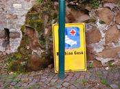 Povero bambinello gesu'! cartello dell'ospedale bambino gesu' appoggiato palo mesi. fortuna nessuno fregato...