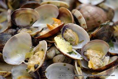 La ricetta con mia figlia : Vongole Veraci al Madeira con porro, santoreggia e lime