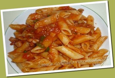 Mezze penne al pomodoro con guanciale e peperoncino fresco piccante (6)