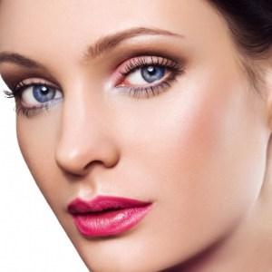 make-up-occhi-azzurri-con-ombretto-rosa-chiaro