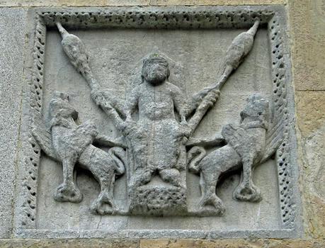 Il bestiario sulla facciata del Duomo di Fidenza