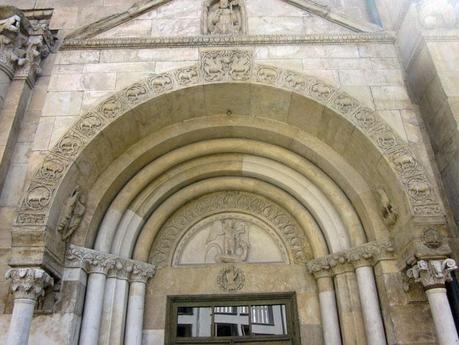 Il bestiario sulla facciata del Duomo di Fidenza