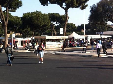 Quello che è successo in occasione dell'inaugurazione del nuovo nodo metro a Piazza dei Cinquecento avrebbe fatto parlare i giornali per giorni in una città normale. E invece...