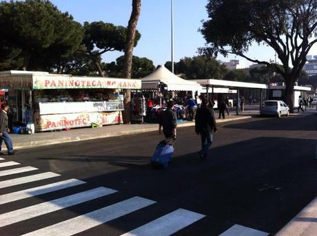 Quello che è successo in occasione dell'inaugurazione del nuovo nodo metro a Piazza dei Cinquecento avrebbe fatto parlare i giornali per giorni in una città normale. E invece...