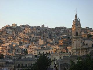 SULLE TRACCE DI MONTALBANO