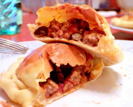 EMAPANADAS CON FAGIOLI NERI