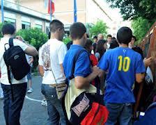 La crisi del dialogo tra adulti e giovani si manifesta nel disagio giovanile anche a scuola