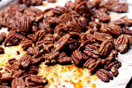 Noci pecan caramellate per preparare la texas sheet cake