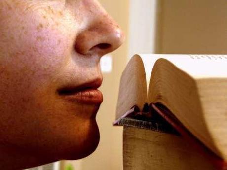 sniffing-books