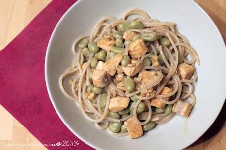 Spaghetti di farro con salmone, fave e noci