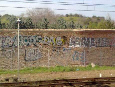 Fermare le crew di graffitari criminali romani si può e si deve. Magari prima che esca il loro film