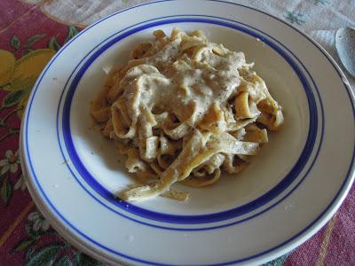 Tagliatelle con salsa di noci