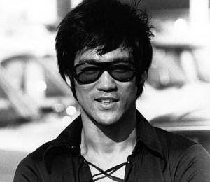 Bruce Lee a Hong Kong e… Gli “Spaghetti di soia con  pollo e verdura”!