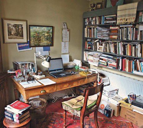 La writing room di Sebastian Barry. [FONTE: The Guardian]