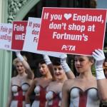 Peta, protesta a Londra contro Fornum & Mason 05