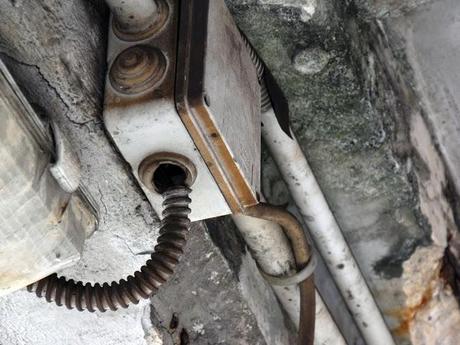 Il capolinea Ferrovie Laziali del trenino regionale Roma-Giardinetti. Abbiamo fotografato tutto prima che crolli o che un grosso cortocircuito faccia saltare la struttura in aria