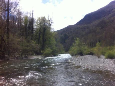 spunta il sole sulla riserva di gorreto sul fiume trebbia 