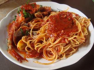 Spaghetti con vongole e scorfani.