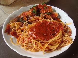 Spaghetti con vongole e scorfani.