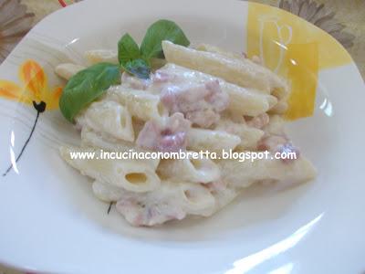 Penne rigate Pasta Vera con pancetta affumicata e philadelphia