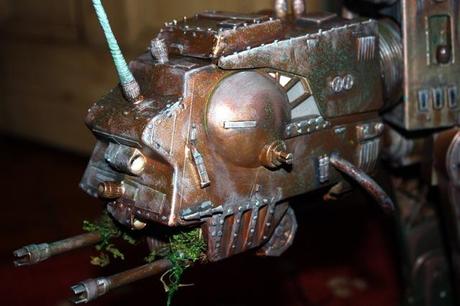 Una replica in chiave steampunk di un AT-AT